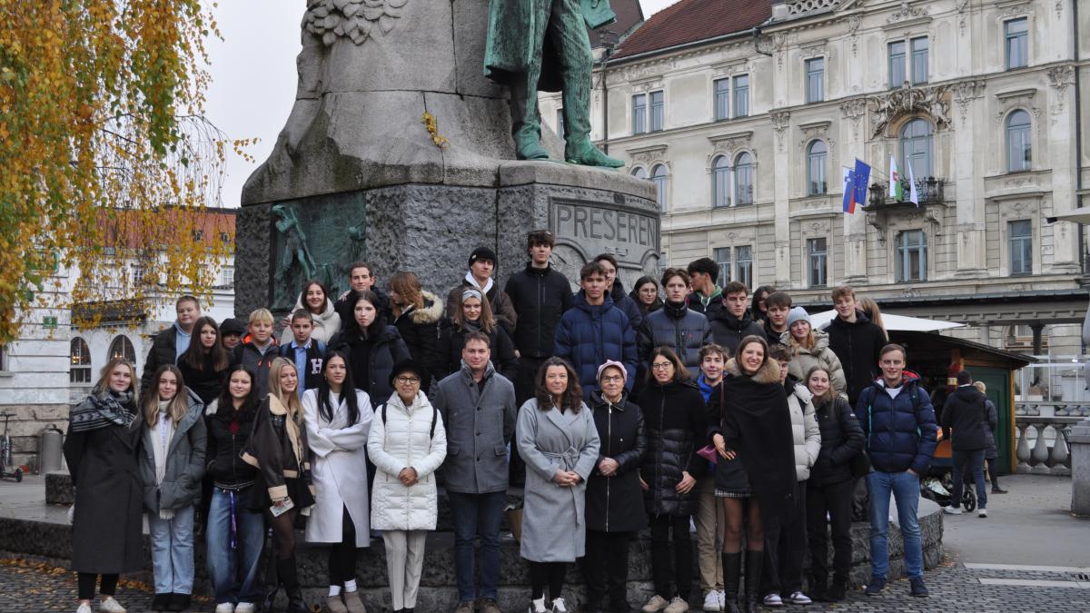 Slika: Sklepna prireditev projekta MAJ - Ljubljana: Obisk pri predsednici v predsedniški palači